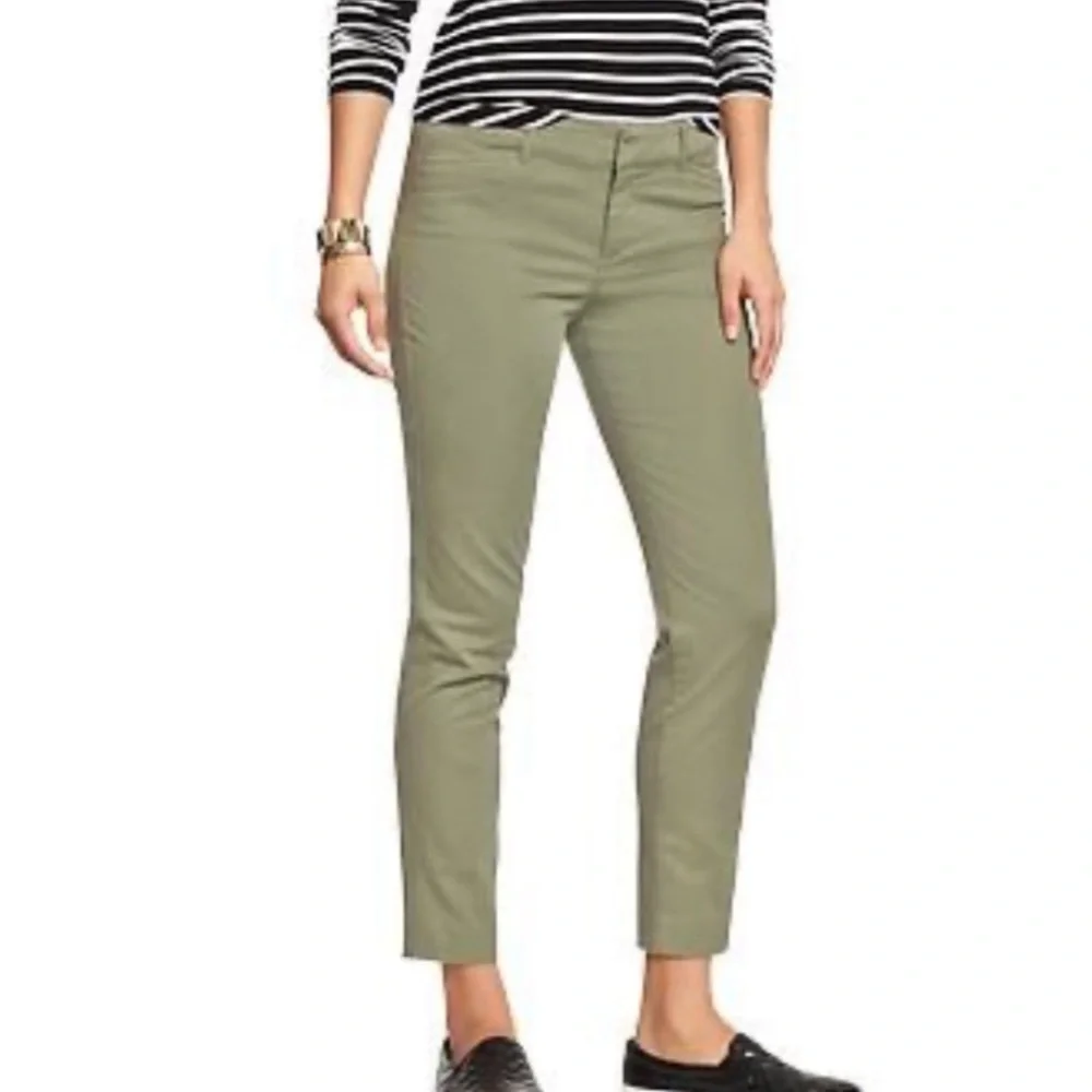 Old Navy Womens Pixie Chino Pants Sz 4 Skinny Solid Green Mid Rise Slash Pockets